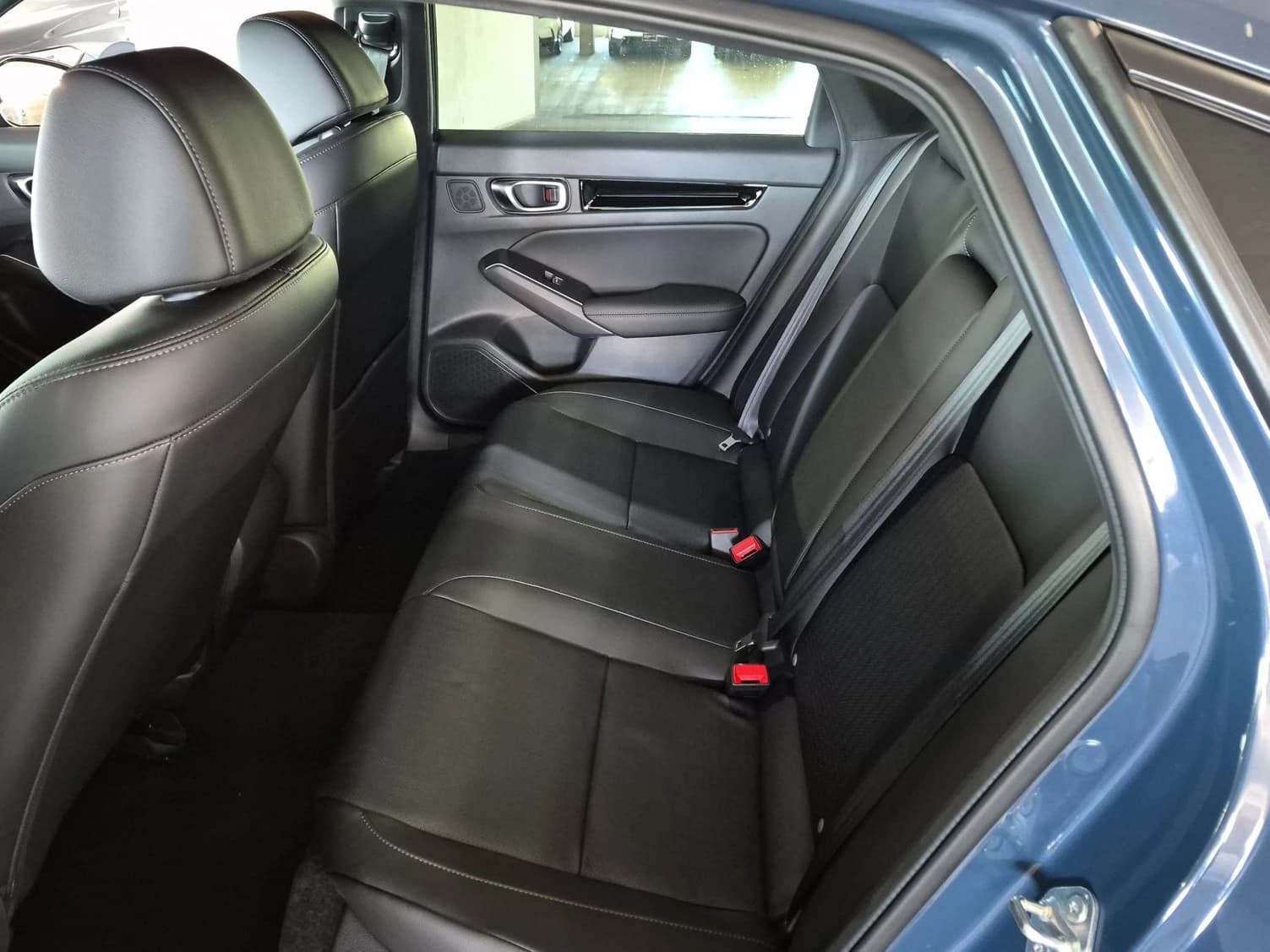 Honda Civic Sedan Hybrid Sport Touring CVT 2026 — side view