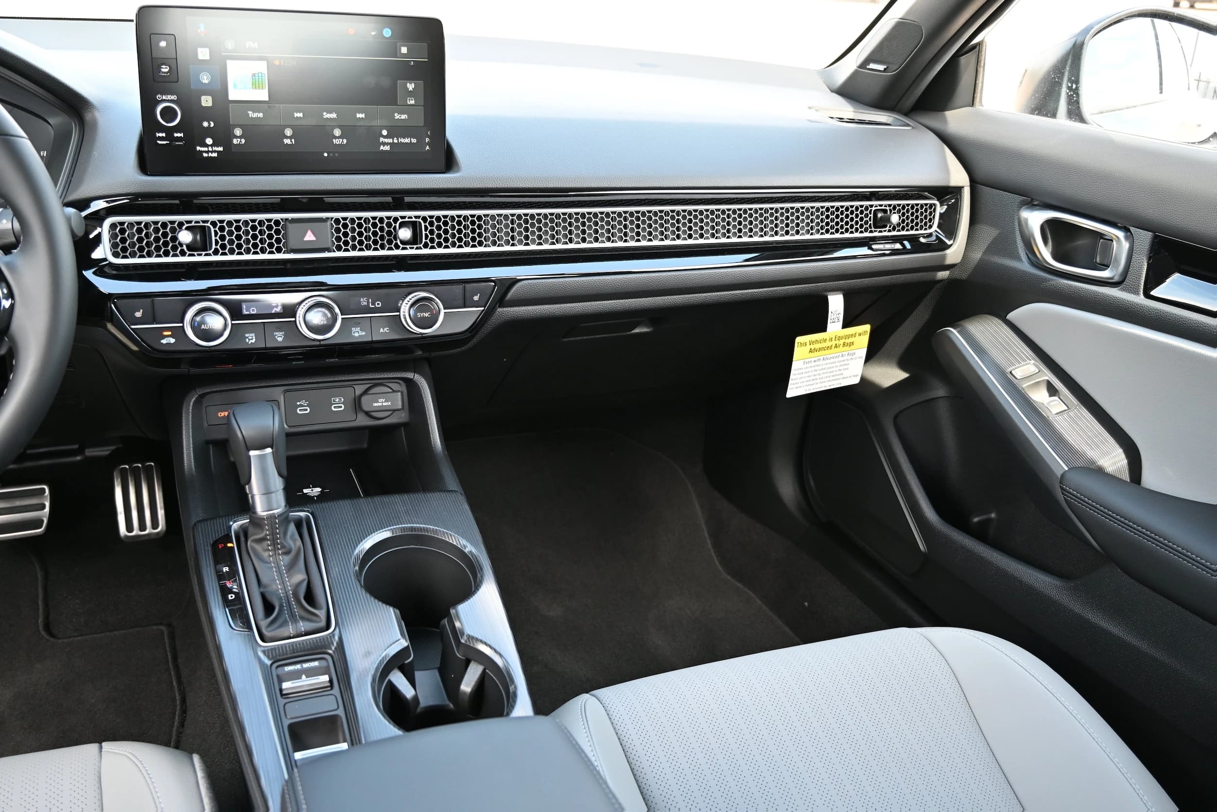 Honda Civic Sedan Hybrid Sport CVT 2026 — side view