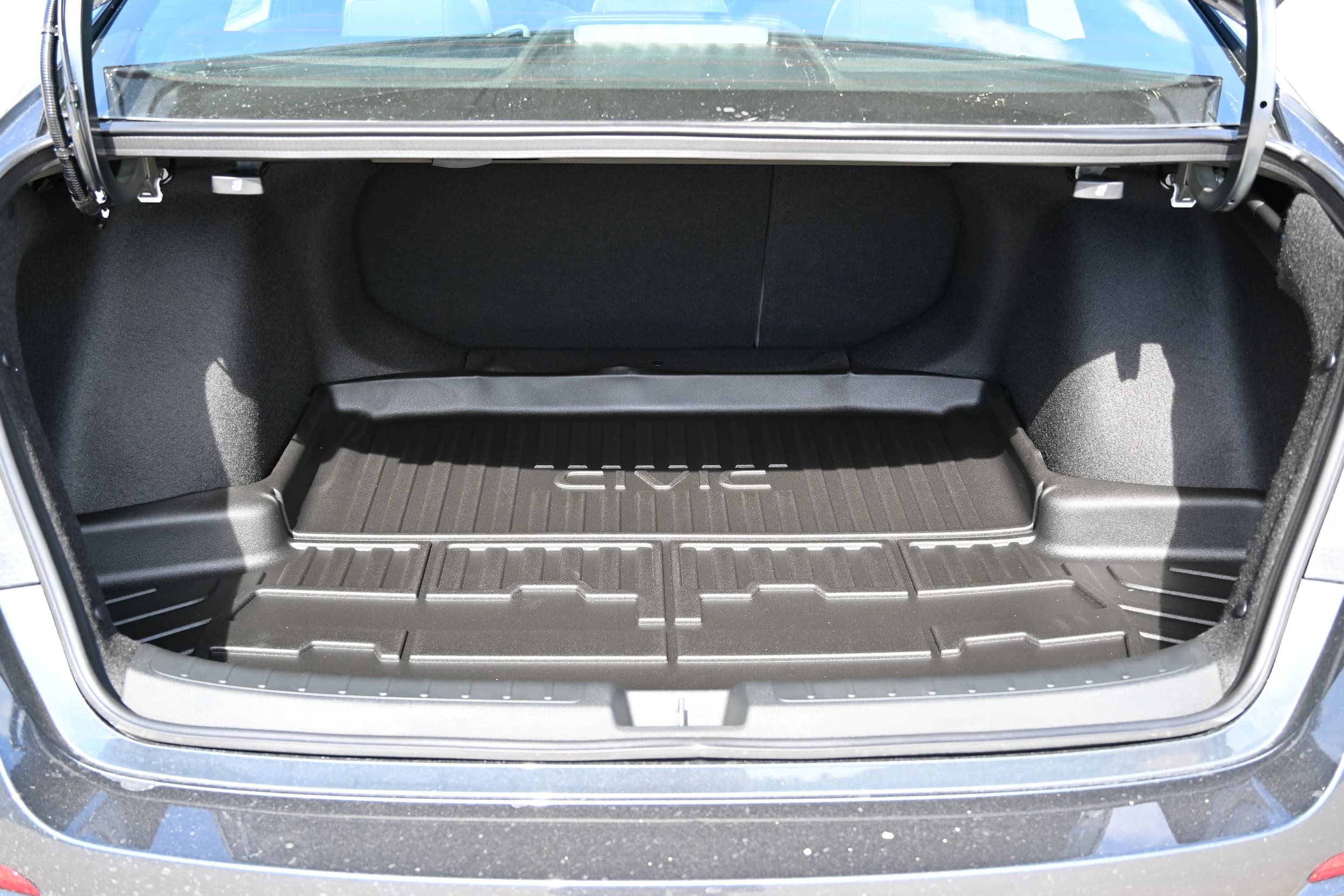 Honda Civic Sedan Hybrid Sport CVT 2026 — side view