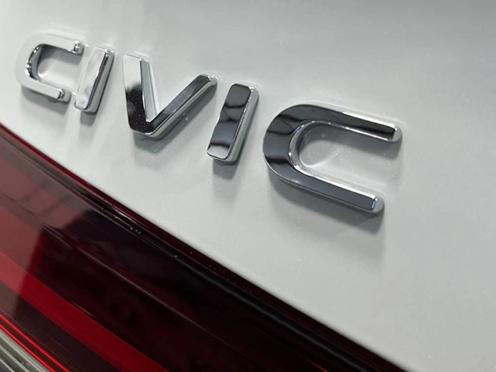 Honda Civic Sedan Hybrid Sport Touring CVT 2026 — side view