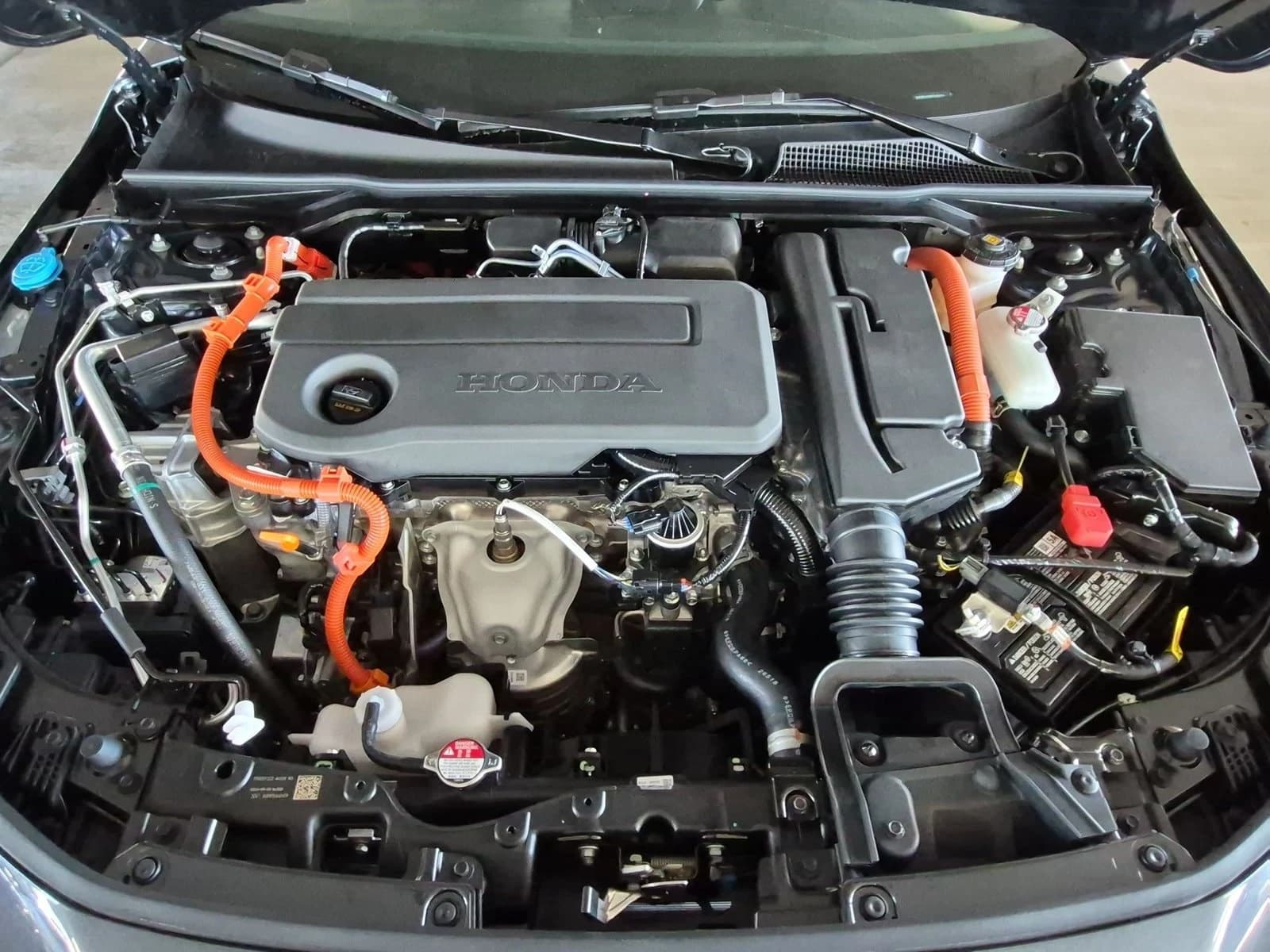 Honda Civic Sedan Hybrid Sport Touring CVT 2026 — side view