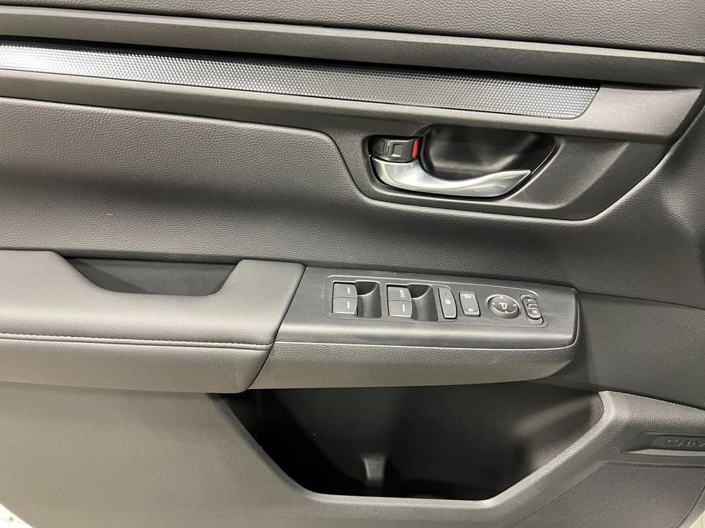 Honda CR-V LX AWD 2025 — side view