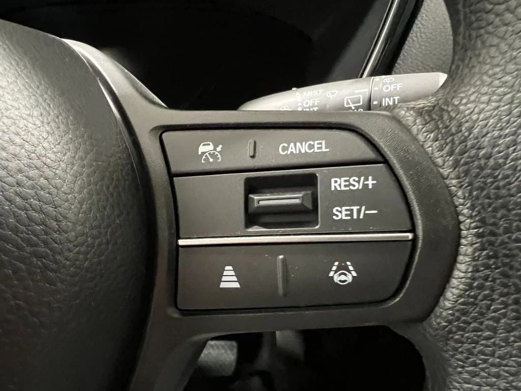 Honda CR-V LX AWD 2025 — side view