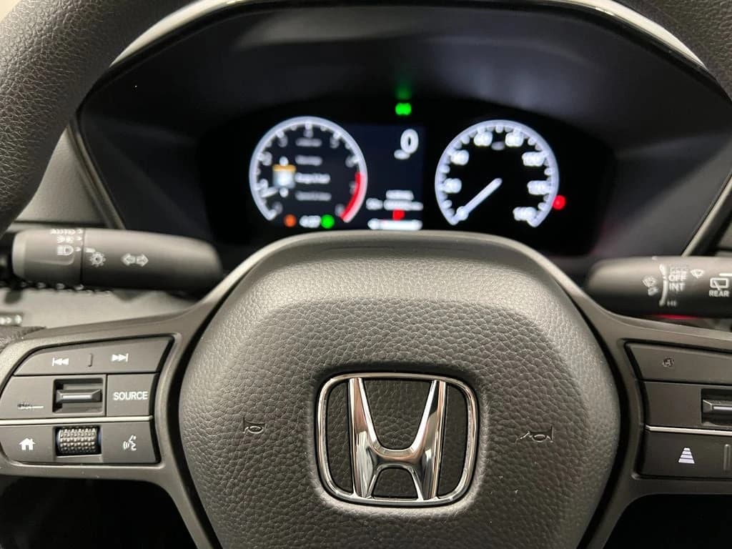Honda CR-V LX AWD 2025 — side view