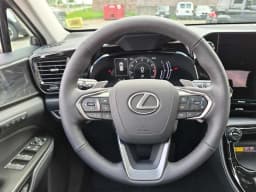 Lexus NX NX 350 Premium AWD 2026 — side view
