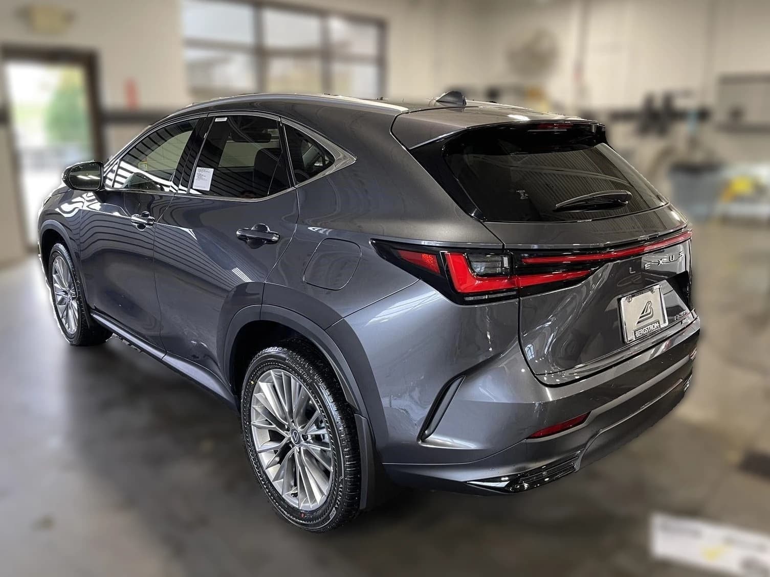 Lexus NX NX 350 Premium AWD 2026 — side view