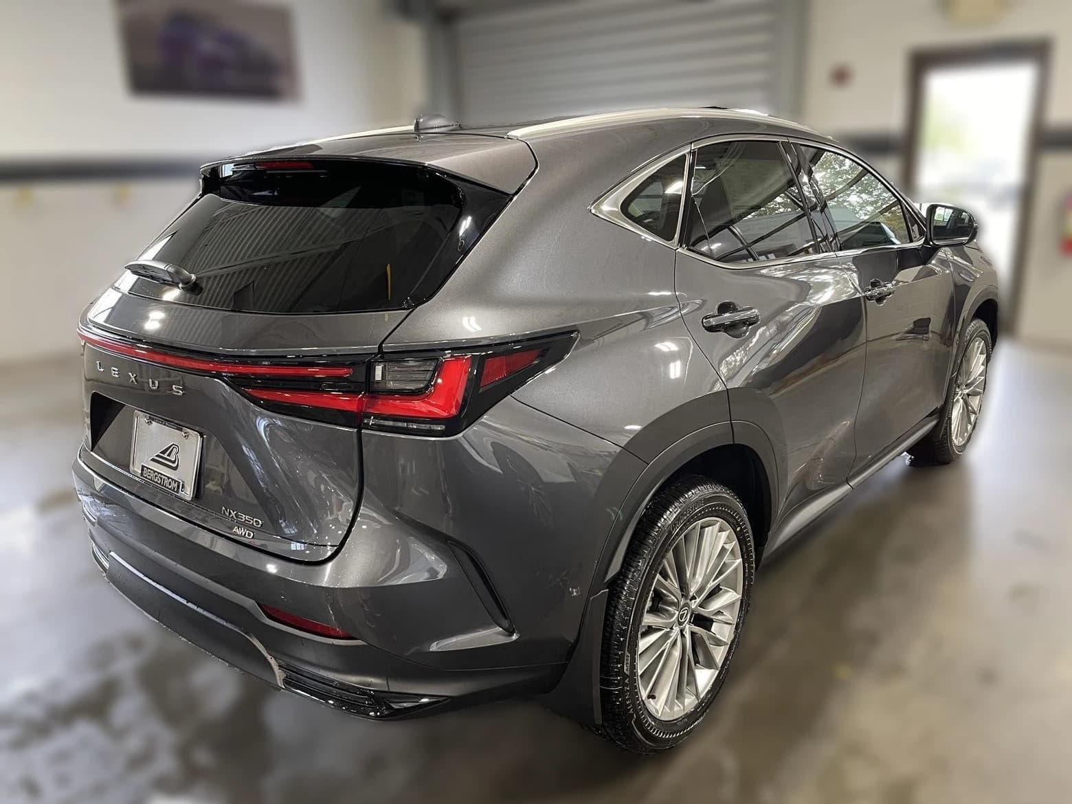 Lexus NX NX 350 Premium AWD 2026 — side view