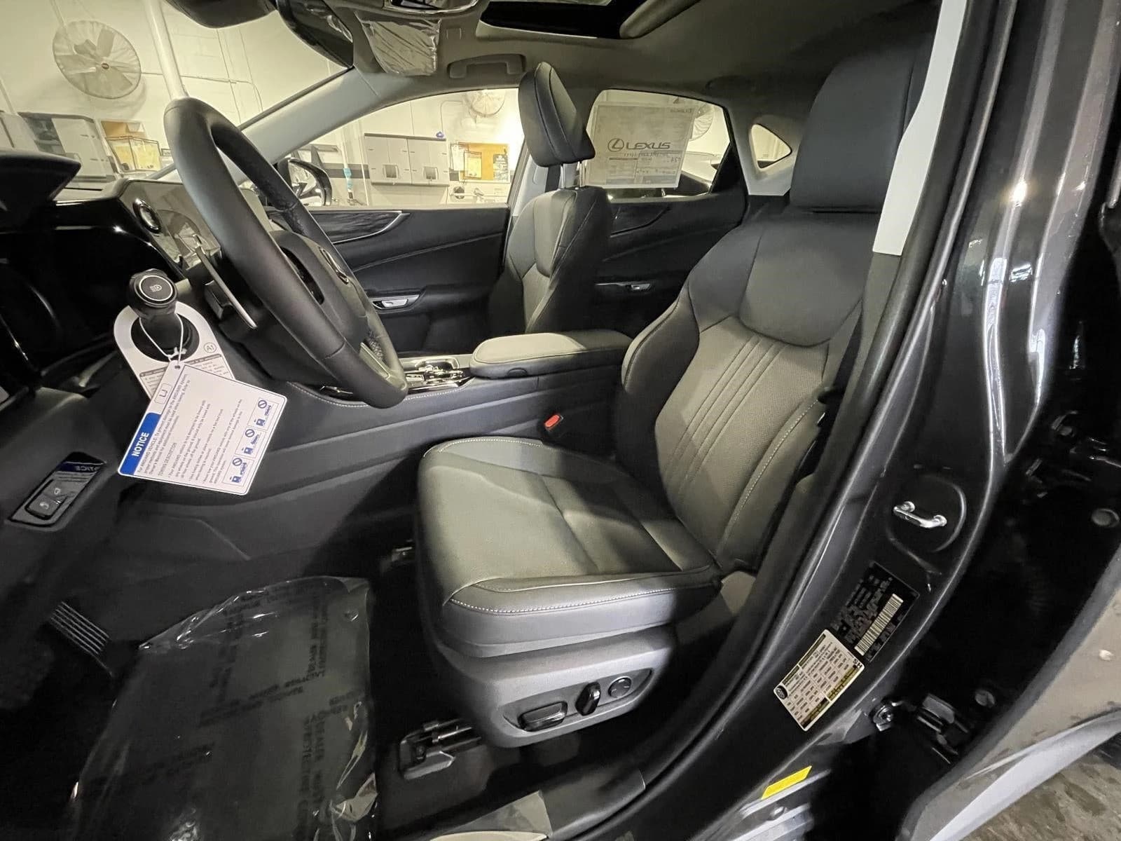 Lexus NX NX 350 Premium AWD 2026 — side view