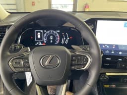 Lexus NX NX 350 Premium AWD 2026 — side view