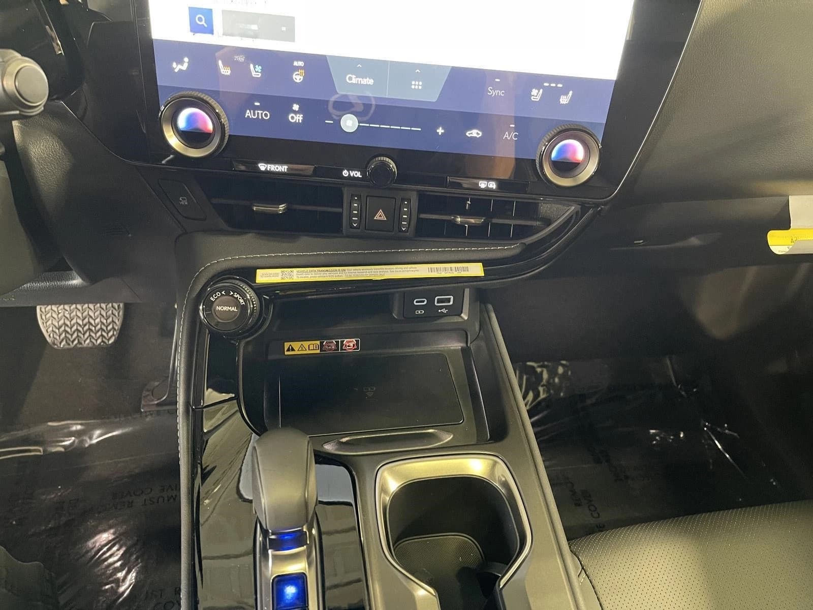 Lexus NX NX 350 Premium AWD 2026 — side view