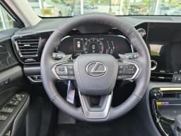 Lexus NX NX 350 Premium AWD 2026 — side view