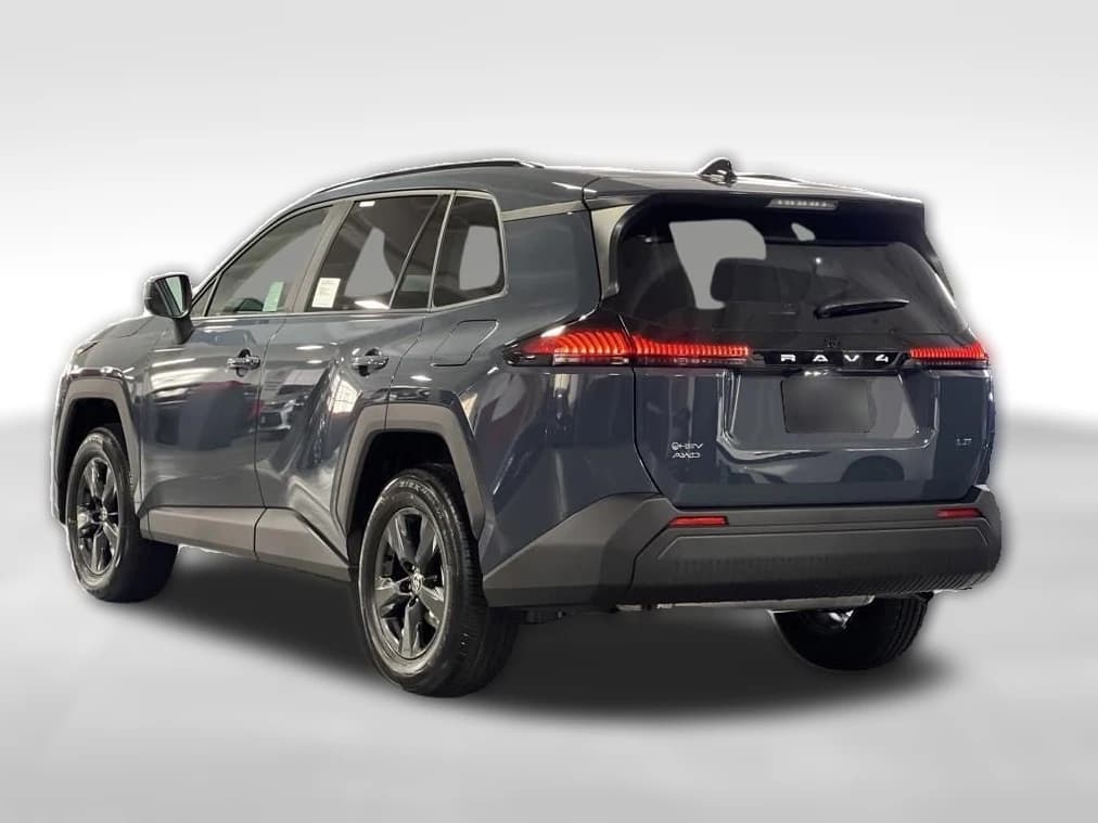 Toyota RAV4 LE AWD (Natl) 2026 — side view