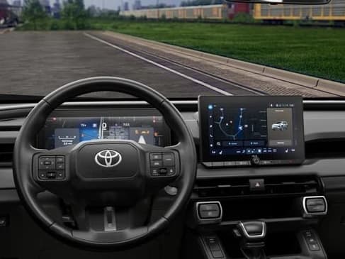 Toyota RAV4 XLE Premium AWD (Natl) 2026 — side view