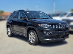 Jeep Compass Latitude 4x4 2025 — side view
