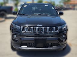 Jeep Compass Latitude 4x4 2025 — side view