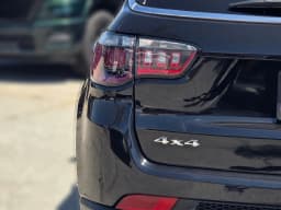 Jeep Compass Latitude 4x4 2025 — side view