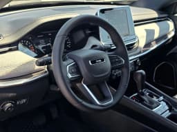 Jeep Compass Latitude 4x4 2025 — side view
