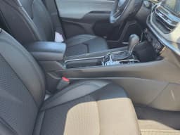 Jeep Compass Latitude 4x4 2025 — side view