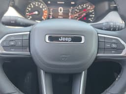 Jeep Compass Latitude 4x4 2025 — side view