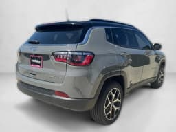 Jeep Compass Limited 4x4 2026 — side view