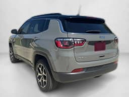 Jeep Compass Limited 4x4 2026 — side view