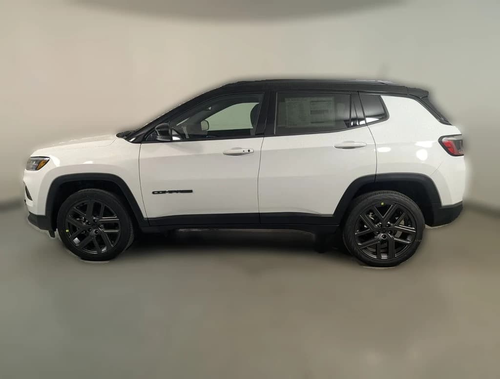 Jeep Compass Limited Altitude 4x4 2026 — side view
