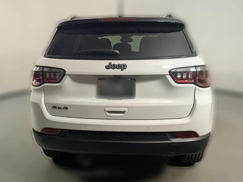 Jeep Compass Limited Altitude 4x4 2026 — side view
