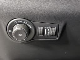 Jeep Compass Limited Altitude 4x4 2026 — side view