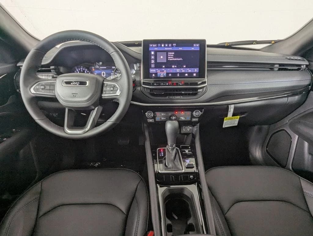 Jeep Compass Limited Altitude 4x4 2026 — side view