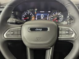 Jeep Compass Limited Altitude 4x4 2026 — side view