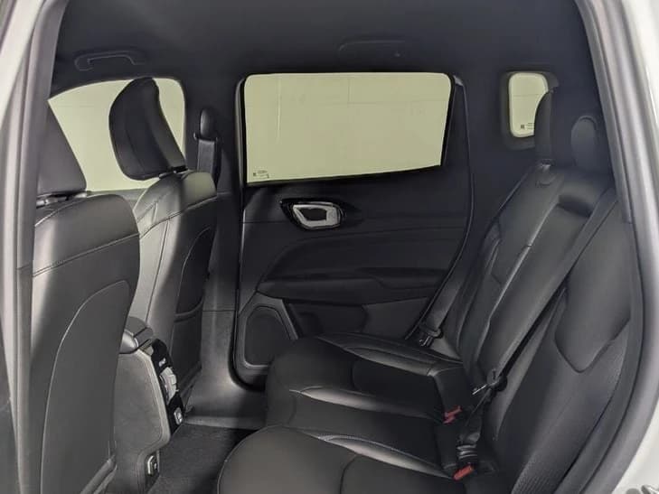 Jeep Compass Limited Altitude 4x4 2026 — side view