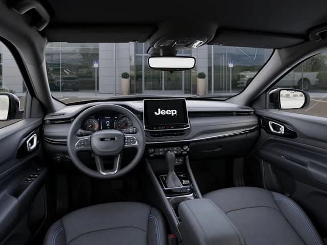 Jeep Compass Limited Altitude 4x4 2026 — side view