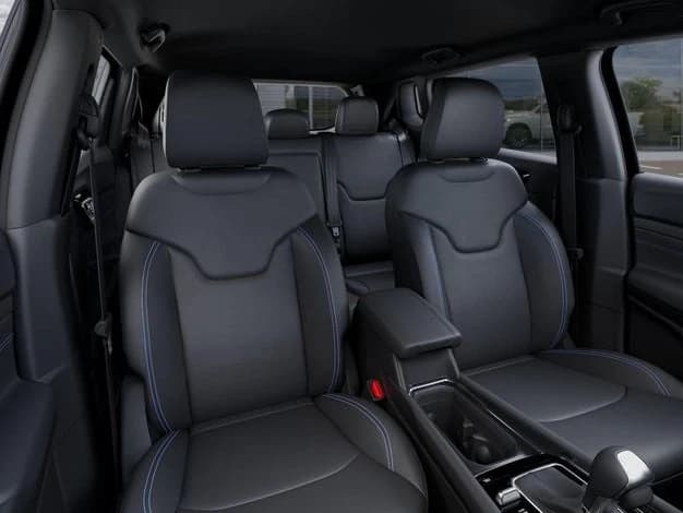 Jeep Compass Limited Altitude 4x4 2026 — side view