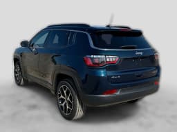 Jeep Compass Limited 4x4 2026 — side view