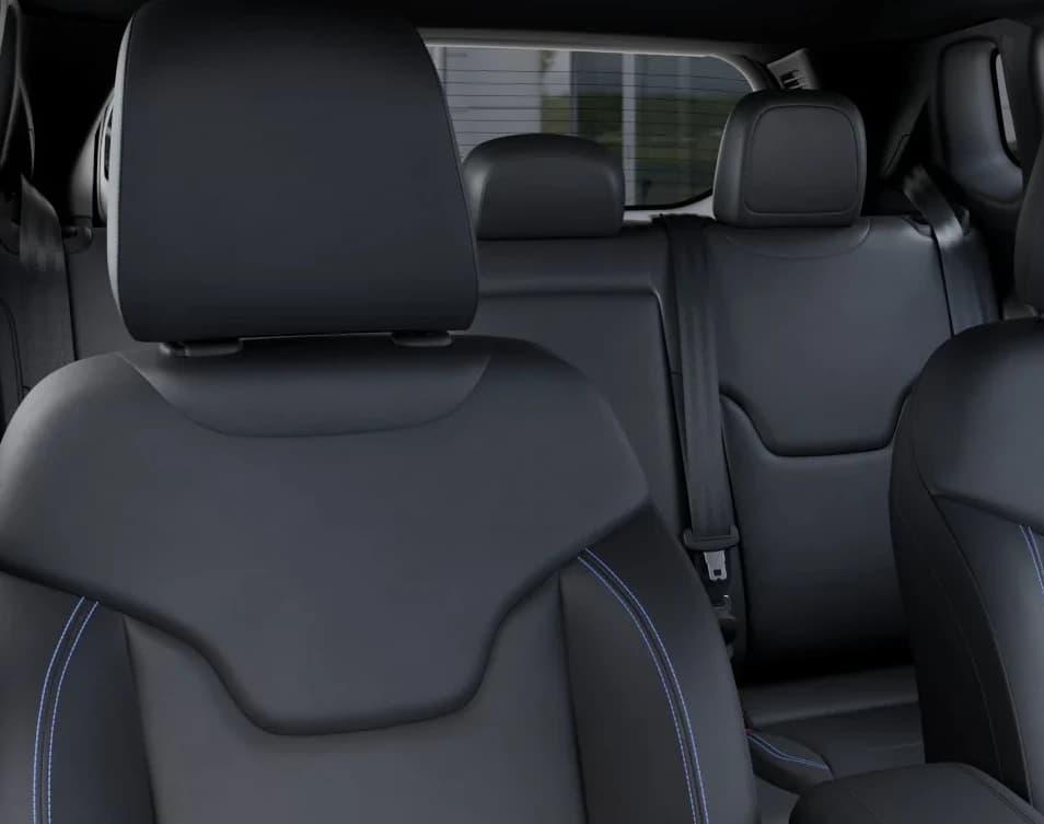 Jeep Compass Limited Altitude 4x4 2026 — side view