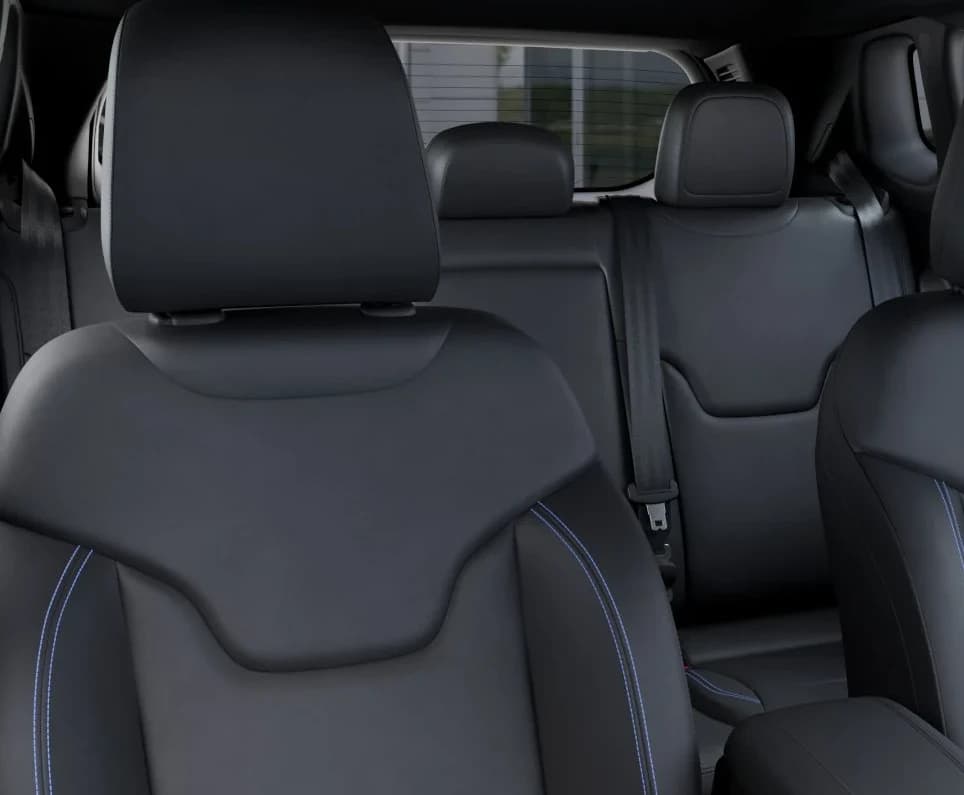 Jeep Compass Limited Altitude 4x4 2026 — side view