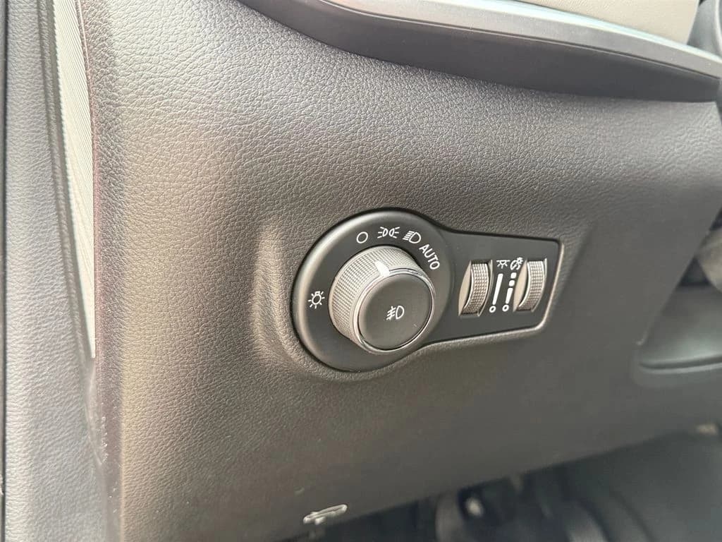 Jeep Compass Limited 4x4 2026 — side view