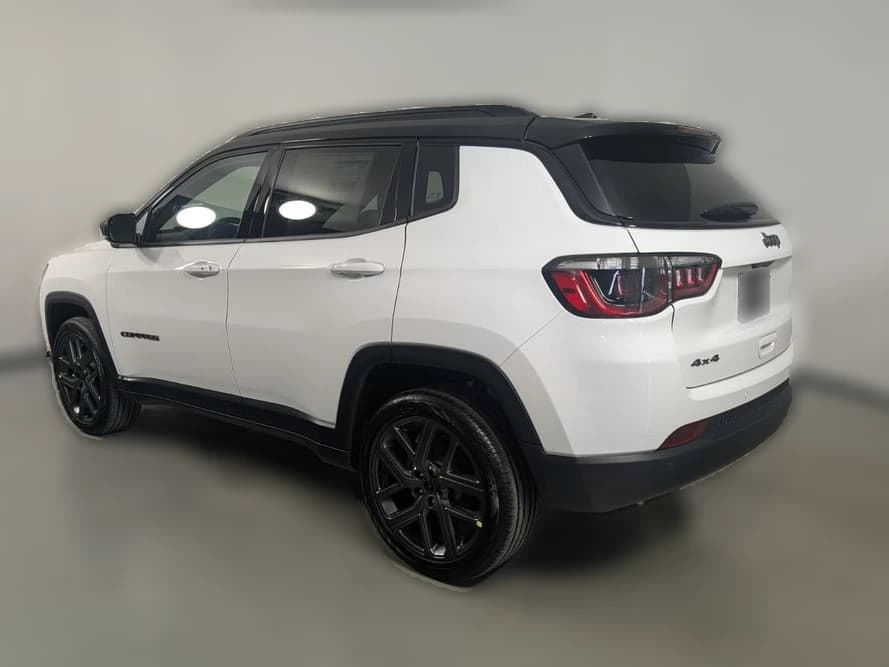 Jeep Compass Limited Altitude 4x4 2026 — side view