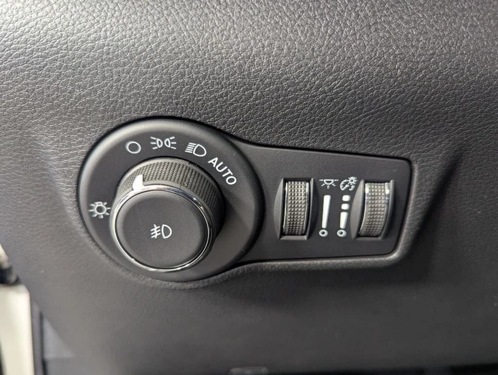 Jeep Compass Limited Altitude 4x4 2026 — side view