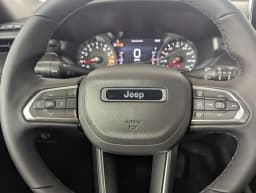 Jeep Compass Limited Altitude 4x4 2026 — side view