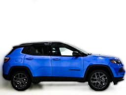 Jeep Compass Limited Altitude 4x4 2026 — side view
