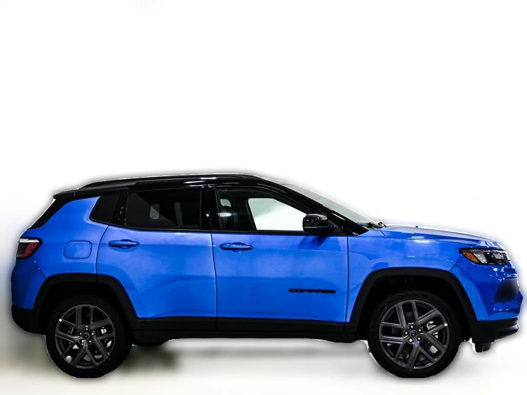 Jeep Compass Limited Altitude 4x4 2026 — side view