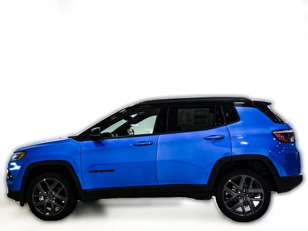 Jeep Compass Limited Altitude 4x4 2026 — side view