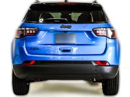 Jeep Compass Limited Altitude 4x4 2026 — side view