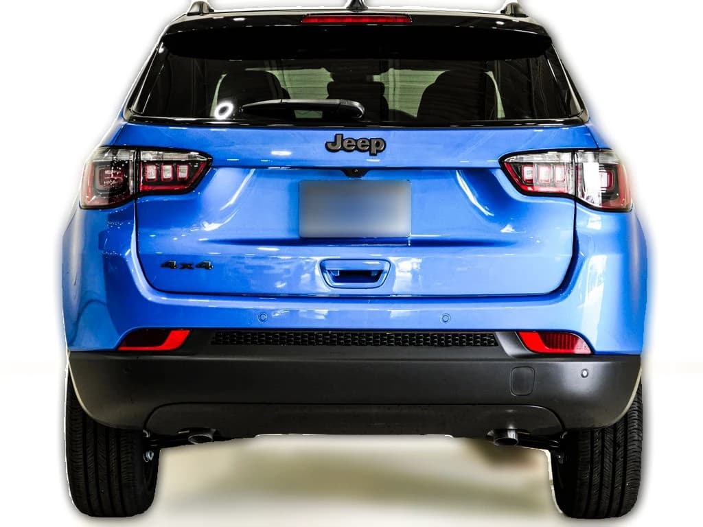 Jeep Compass Limited Altitude 4x4 2026 — side view