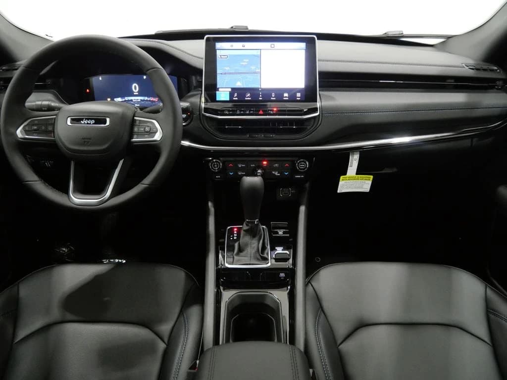 Jeep Compass Limited Altitude 4x4 2026 — side view