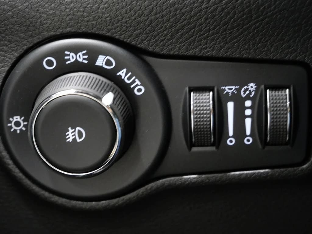 Jeep Compass Limited Altitude 4x4 2026 — side view