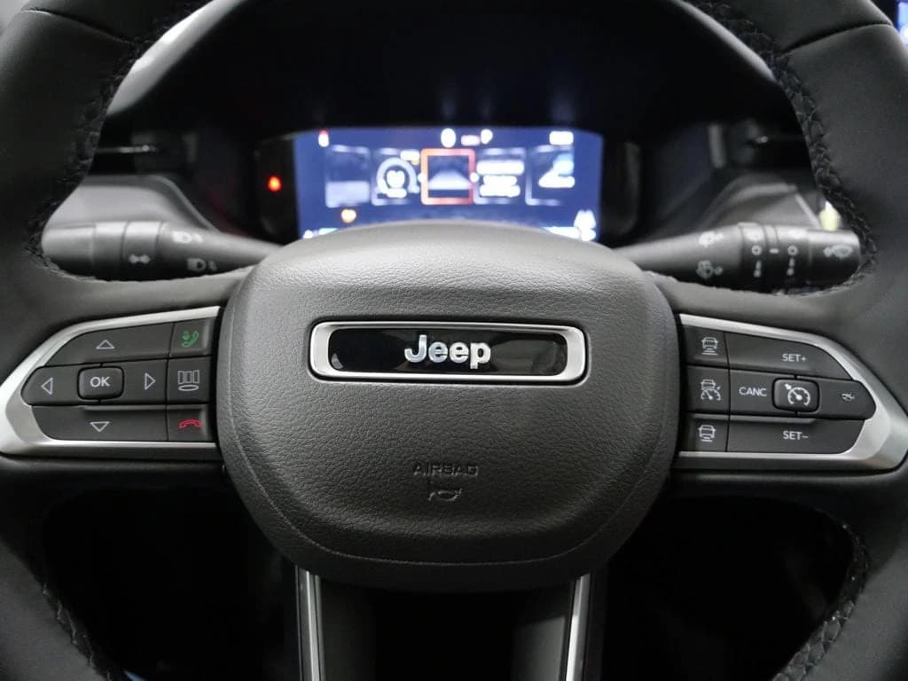 Jeep Compass Limited Altitude 4x4 2026 — side view