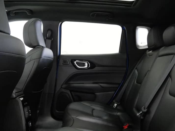 Jeep Compass Limited Altitude 4x4 2026 — side view
