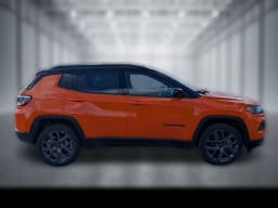 Jeep Compass Limited Altitude 4x4 2026 — side view